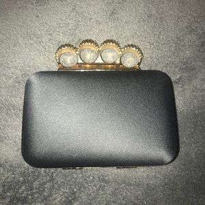 Rhinestone brass knuckle clutch 💎👊🏼